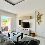 Sea & Sierra Escape Дом отдыха Нерха
